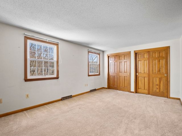 27 Boylston Ln 27, Lowell, MA 01852