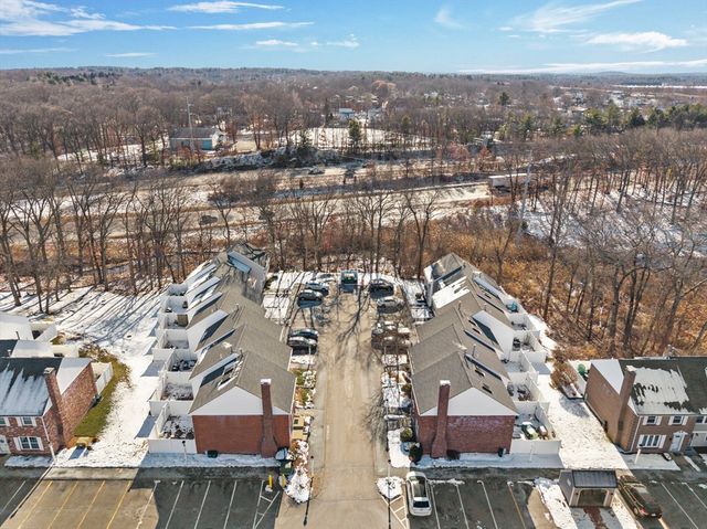 27 Boylston Ln 27, Lowell, MA 01852