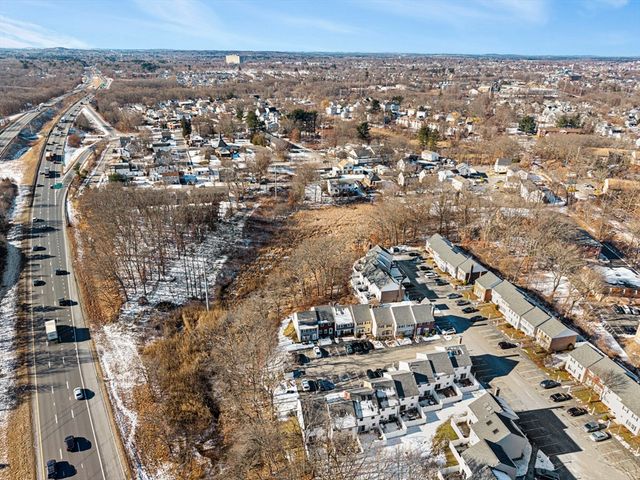 27 Boylston Ln 27, Lowell, MA 01852