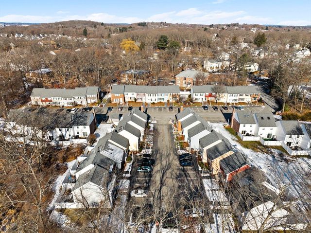 27 Boylston Ln 27, Lowell, MA 01852