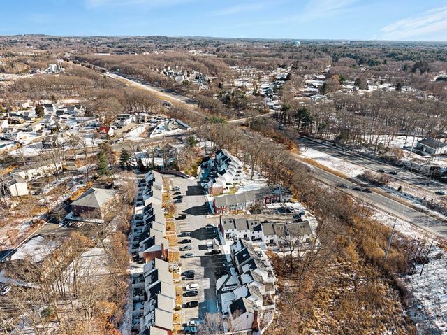 27 Boylston Ln 27, Lowell, MA 01852