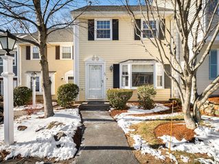 27 Boylston Ln 27, Lowell, MA 01852