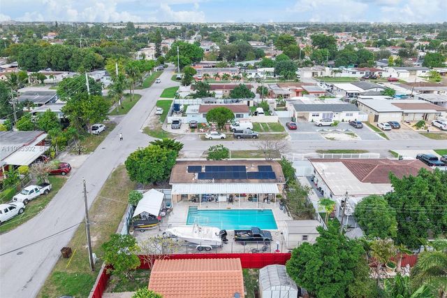 590 W 35th Pl, Hialeah, FL 33012