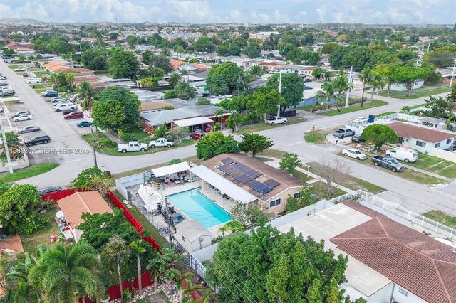 590 W 35th Pl, Hialeah, FL 33012