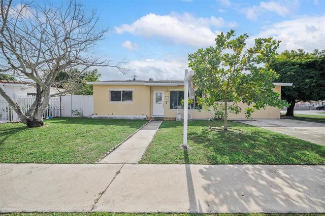 590 W 35th Pl, Hialeah, FL 33012