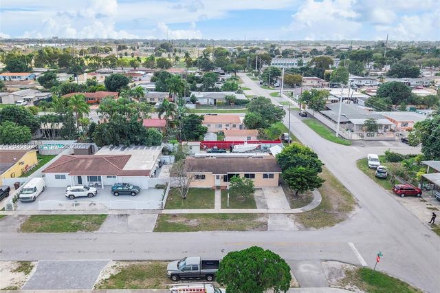 590 W 35th Pl, Hialeah, FL 33012
