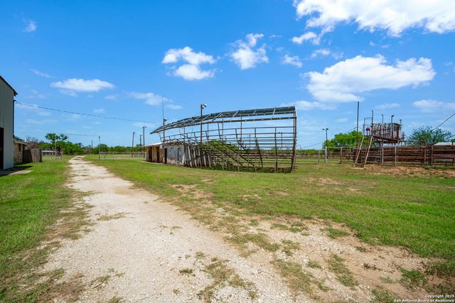 11224 Atkins Road, Atascosa, TX 78002