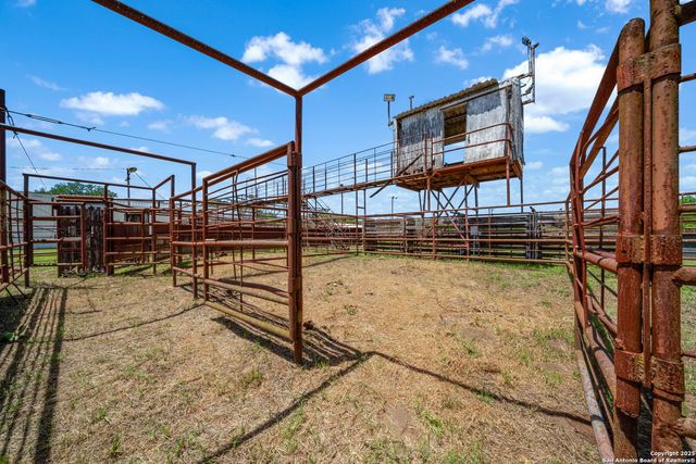 11224 Atkins Road, Atascosa, TX 78002