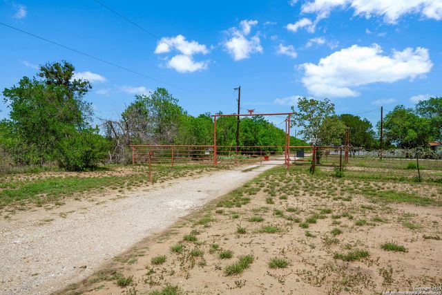 11224 Atkins Road, Atascosa, TX 78002