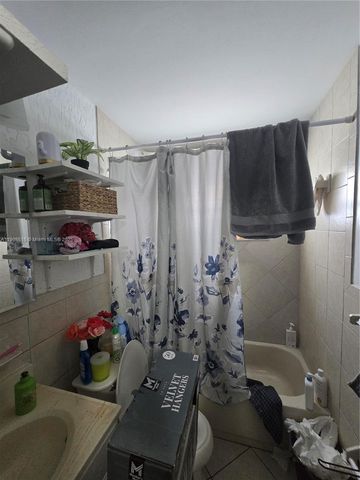 5709 Lincoln St, Hollywood, FL 33021