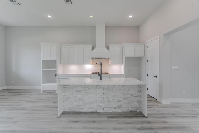 624 Edgewood, Montgomery, TX 77356