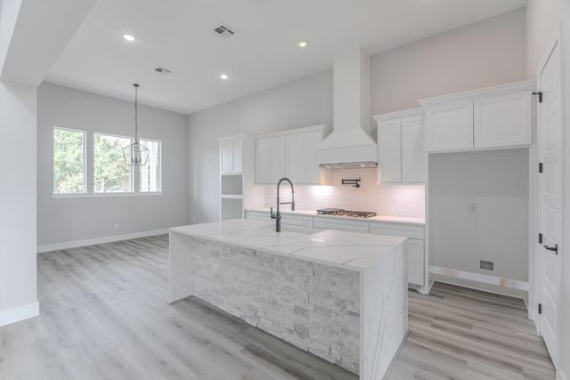 624 Edgewood, Montgomery, TX 77356