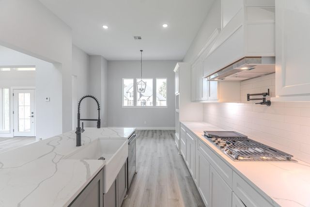 624 Edgewood, Montgomery, TX 77356