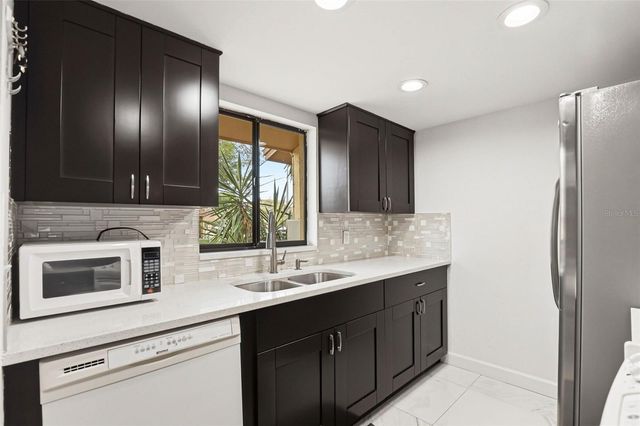 3919 PINE LIMB COURT, Tampa, FL 33614