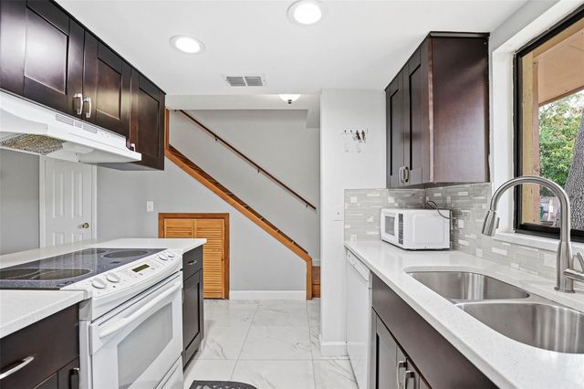 3919 PINE LIMB COURT, Tampa, FL 33614