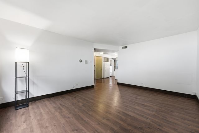 3180 W Meadow Lane Drive 43, Merrionette Park, IL 60803