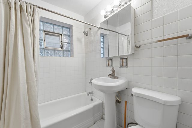 3180 W Meadow Lane Drive 43, Merrionette Park, IL 60803