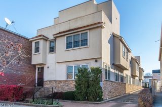 604 Avenue A 104, Bayonne City, NJ 07002