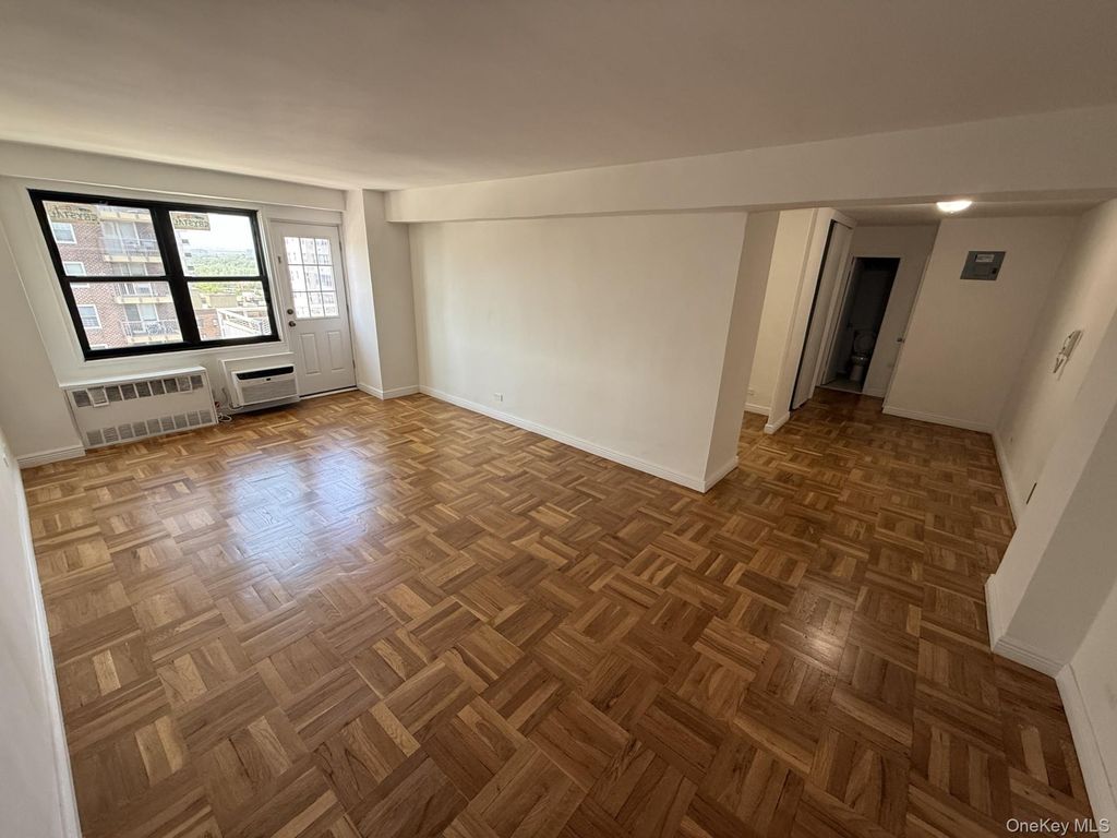 123-40 83 Avenue 11E, Kew Gardens, NY 11435 — exterior