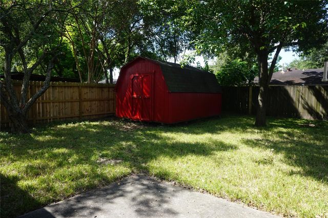 3022 Helmsley Drive, Pearland, TX 77584