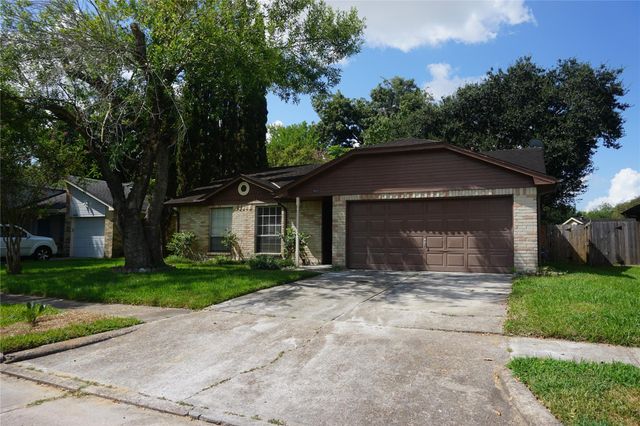 3022 Helmsley Drive, Pearland, TX 77584