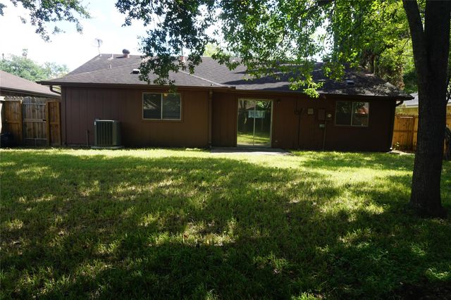 3022 Helmsley Drive, Pearland, TX 77584