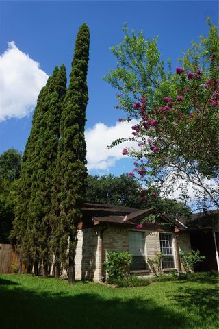 3022 Helmsley Drive, Pearland, TX 77584