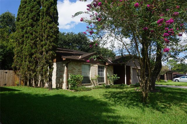 3022 Helmsley Drive, Pearland, TX 77584