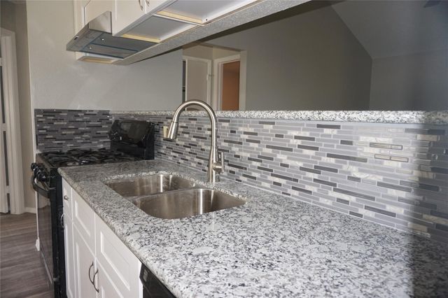 3022 Helmsley Drive, Pearland, TX 77584