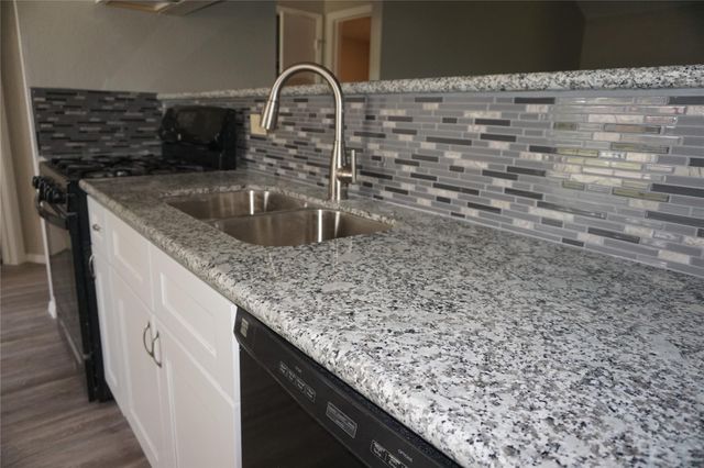 3022 Helmsley Drive, Pearland, TX 77584