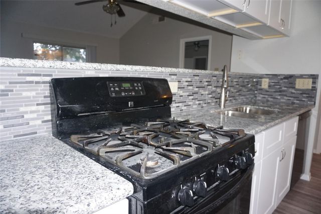 3022 Helmsley Drive, Pearland, TX 77584