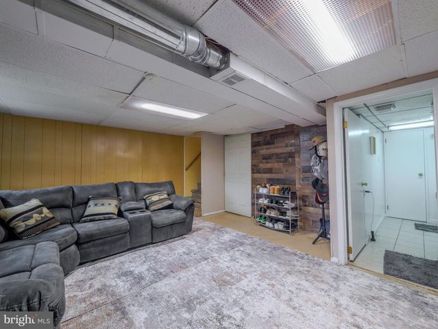 228 HOFFMAN RD, Ridley Park, PA 19078