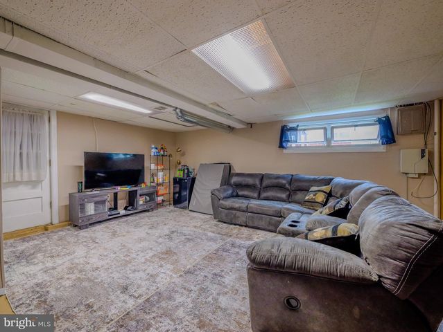 228 HOFFMAN RD, Ridley Park, PA 19078