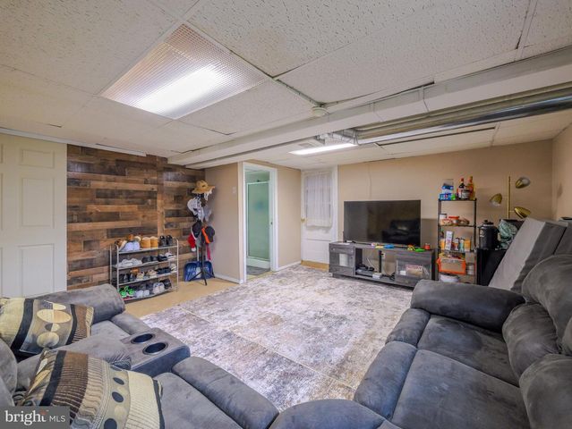 228 HOFFMAN RD, Ridley Park, PA 19078