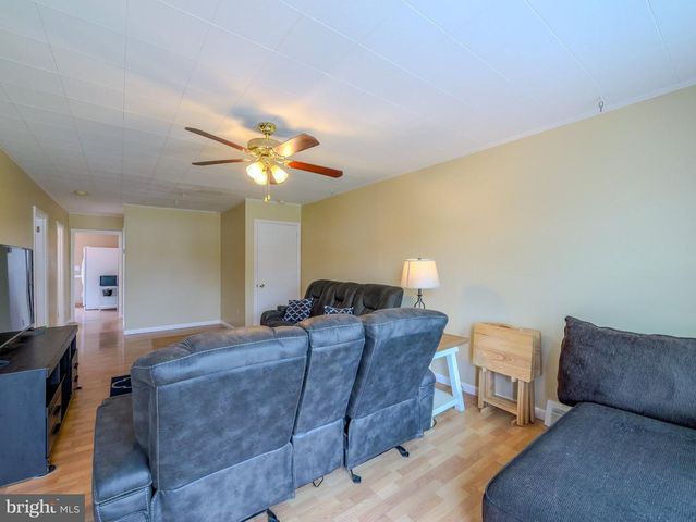 228 HOFFMAN RD, Ridley Park, PA 19078