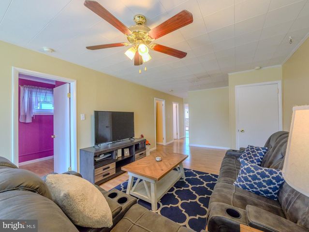 228 HOFFMAN RD, Ridley Park, PA 19078
