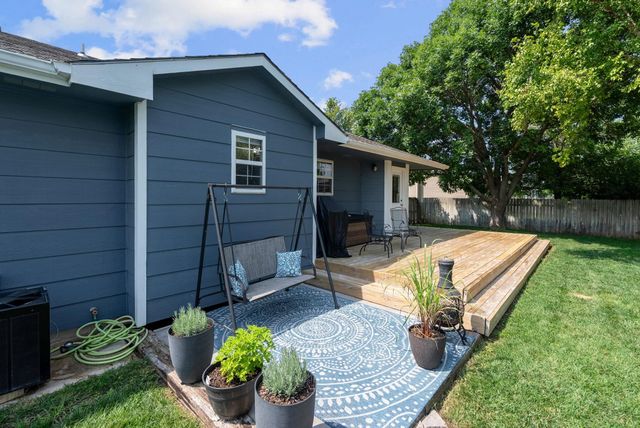 118 E Country Walk Ln, Mulvane, KS 67110