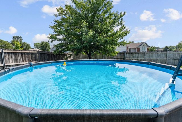 118 E Country Walk Ln, Mulvane, KS 67110