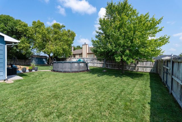 118 E Country Walk Ln, Mulvane, KS 67110