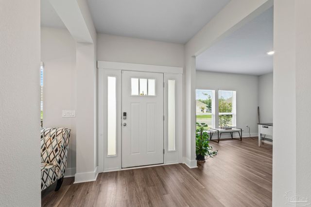 5549 Blake Ln, Pace, FL 32571