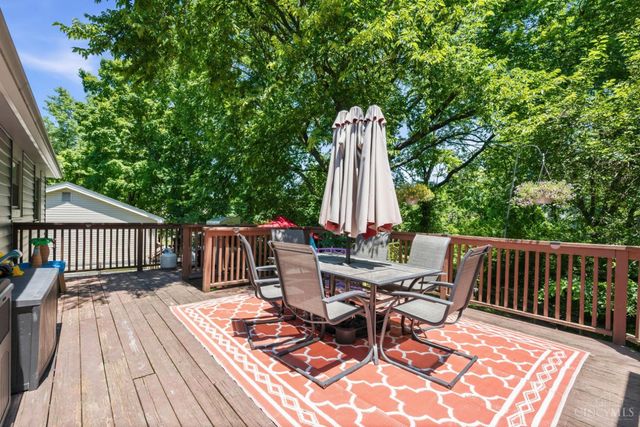 8242 Ravenwood Way, West Chester, OH 45069