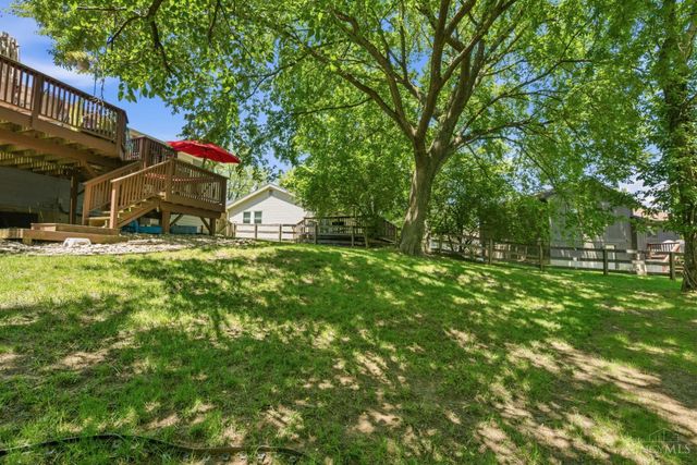 8242 Ravenwood Way, West Chester, OH 45069