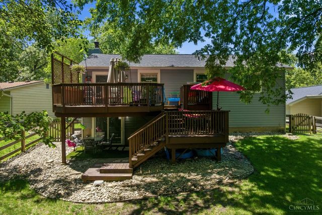 8242 Ravenwood Way, West Chester, OH 45069