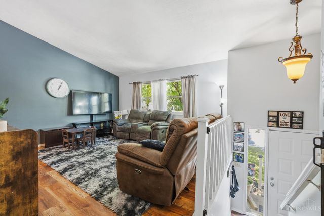 8242 Ravenwood Way, West Chester, OH 45069