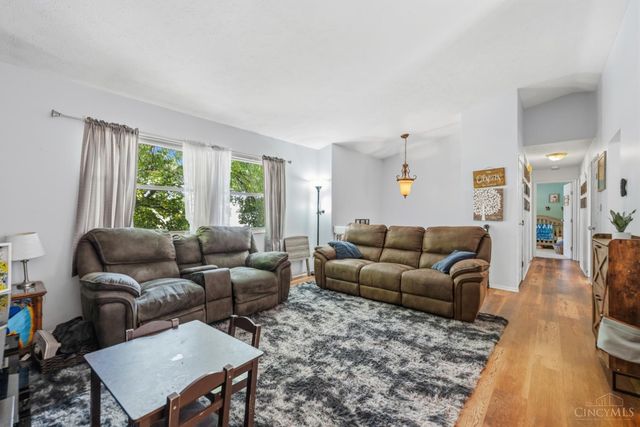 8242 Ravenwood Way, West Chester, OH 45069
