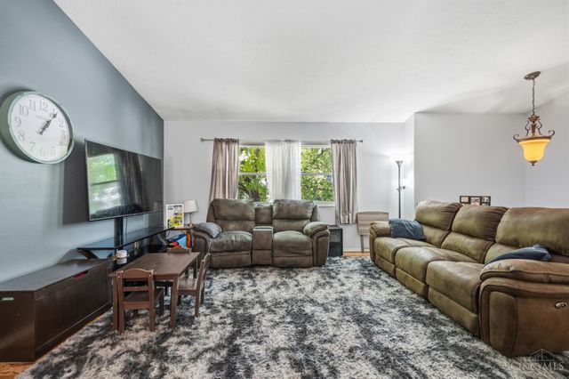 8242 Ravenwood Way, West Chester, OH 45069