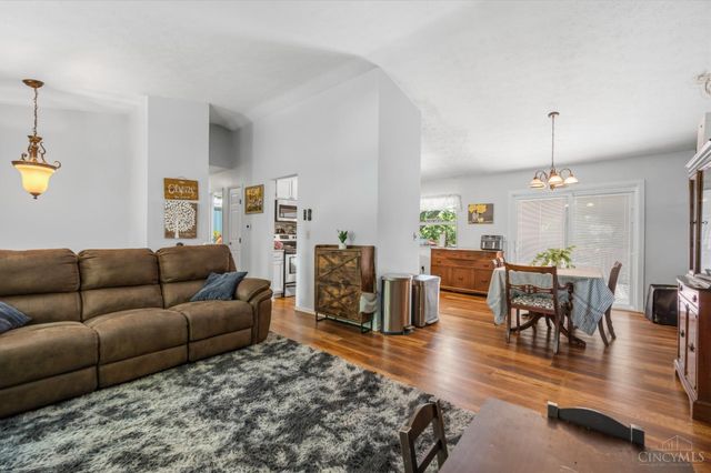 8242 Ravenwood Way, West Chester, OH 45069