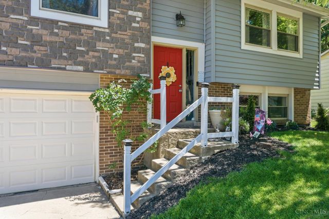 8242 Ravenwood Way, West Chester, OH 45069