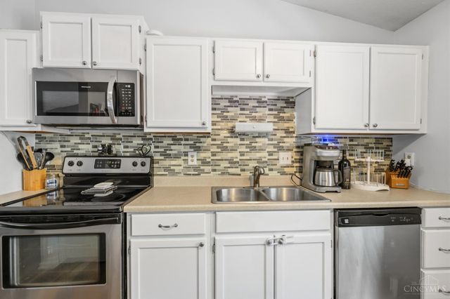 8242 Ravenwood Way, West Chester, OH 45069