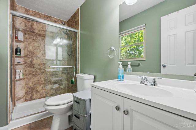 8242 Ravenwood Way, West Chester, OH 45069